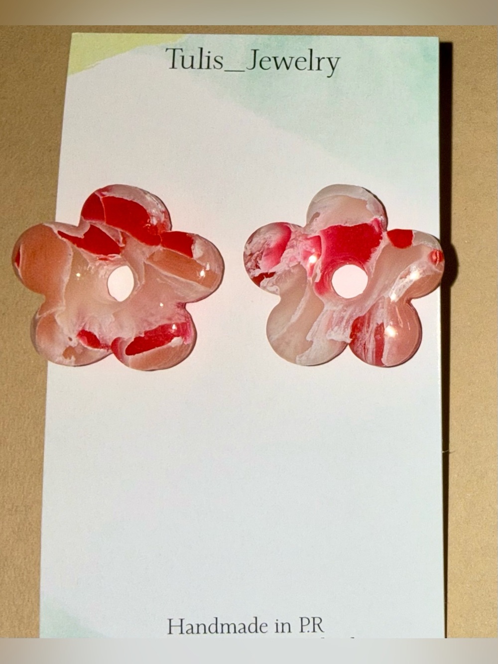Red & White Marbled Flower Earrings, NWT
Handmade in Puerto Rico.